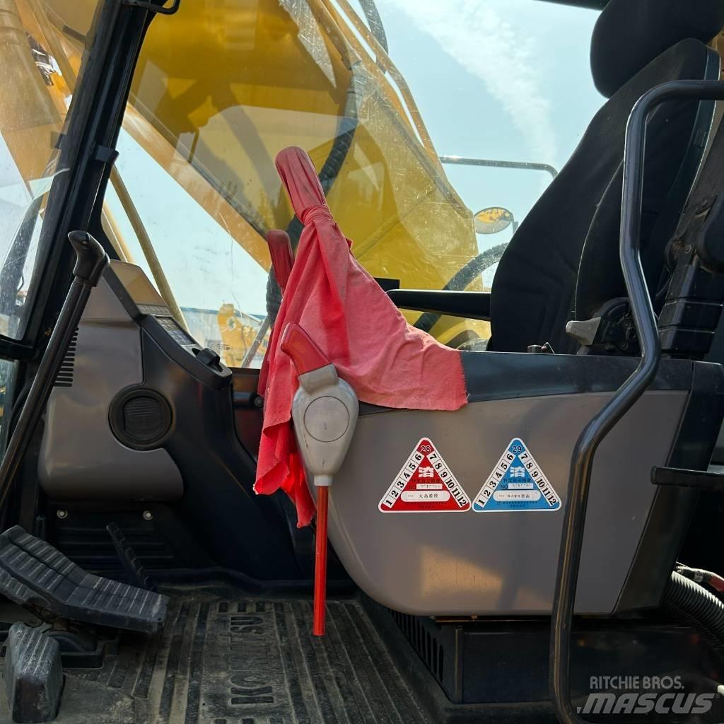 Komatsu 200-8 Excavatoare pe șenile

