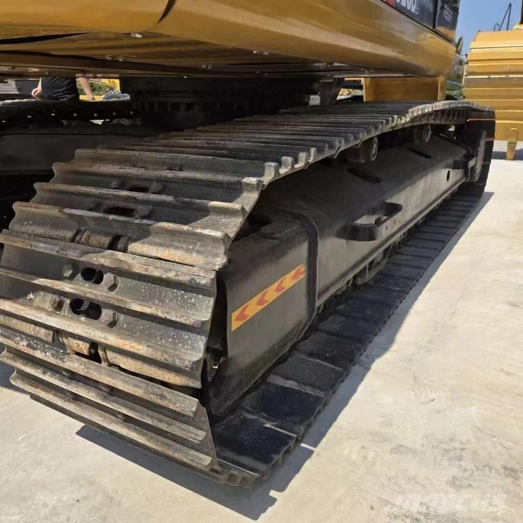 CAT 323 D L Excavatoare pe șenile
