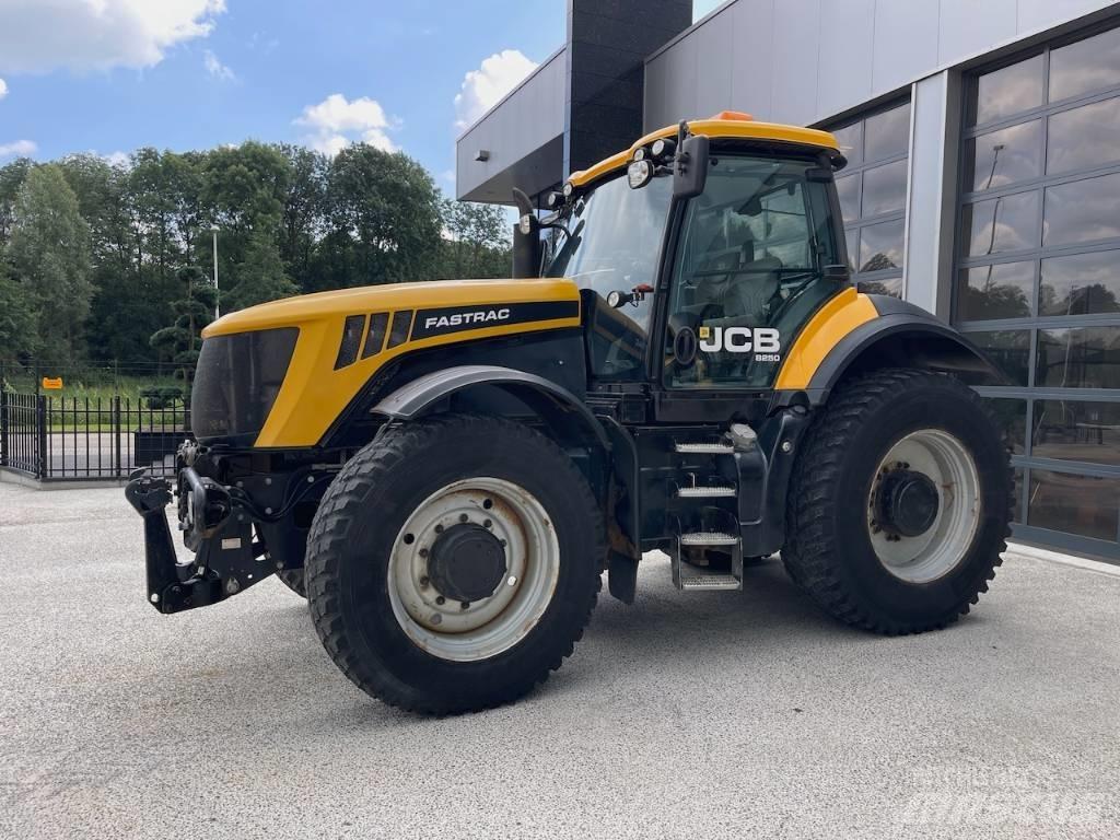 JCB Fastrac 8250 Tractoare