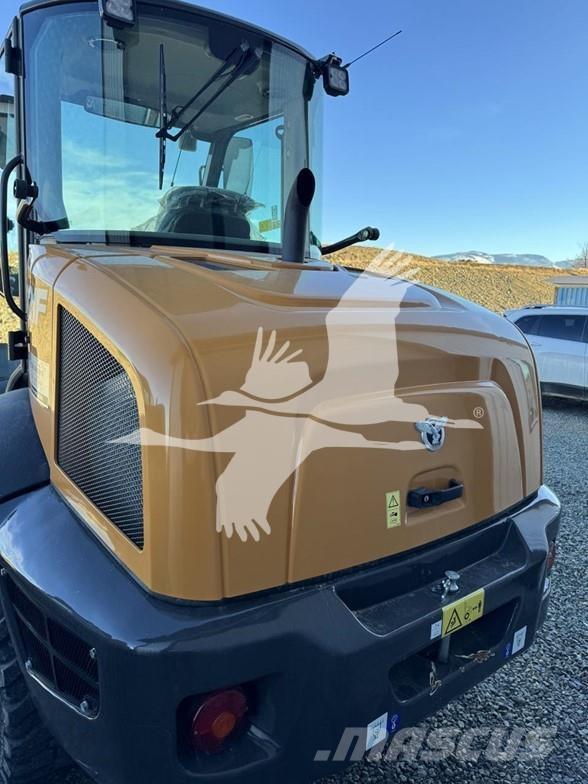 CASE 221F Incarcator pe pneuri