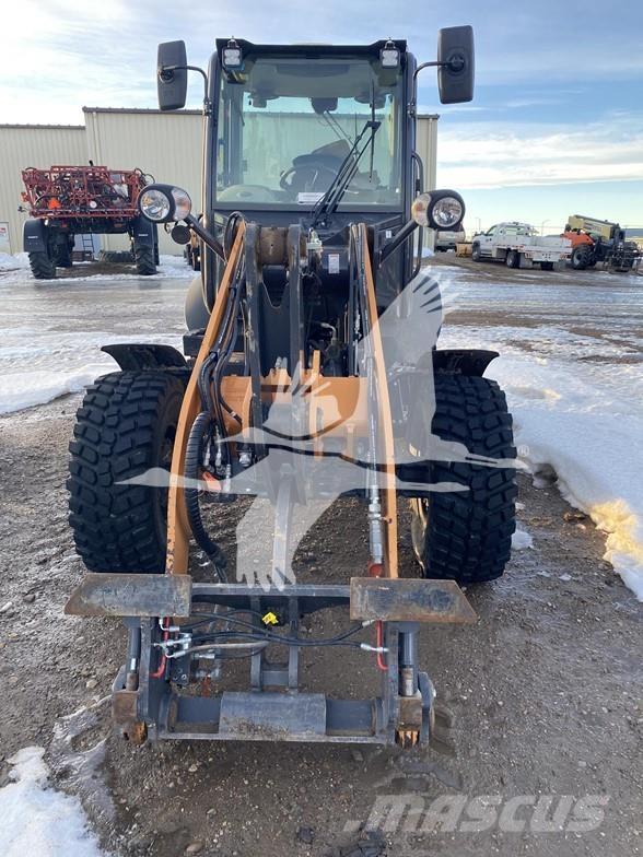 CASE 221F Incarcator pe pneuri