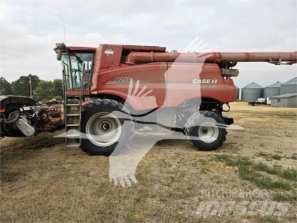 Case IH 8250 Combine de secerat