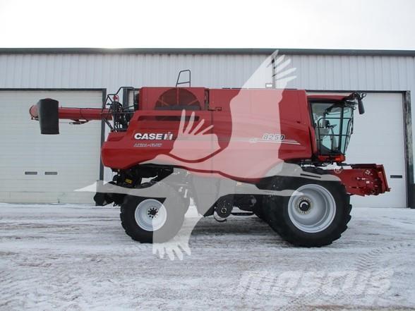 Case IH 8250 Combine de secerat