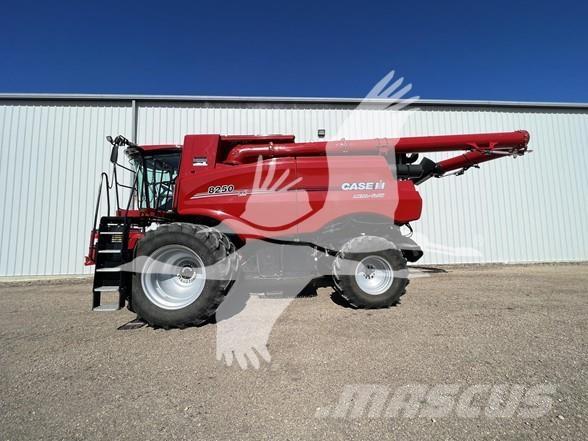 Case IH 8250 Combine de secerat