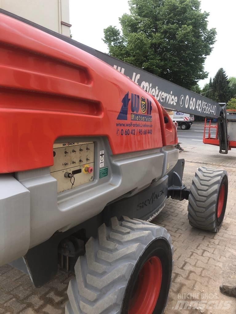 SkyJack SJ 66 T Nacele cu brat articulat