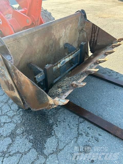 Kubota R 082 Incarcator pe pneuri