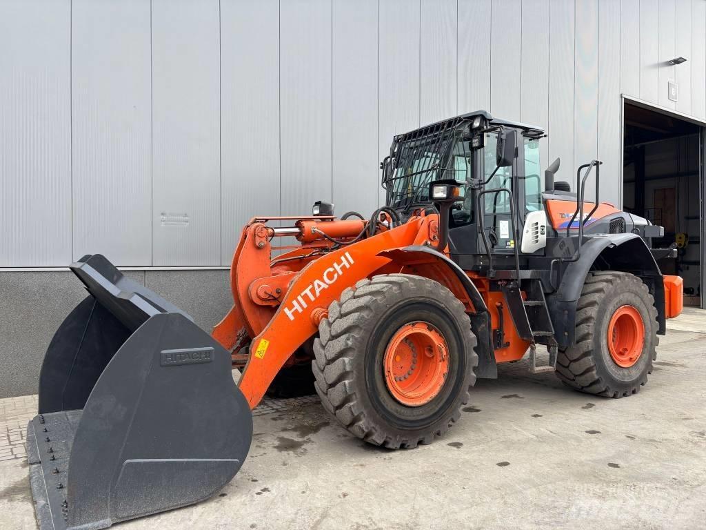 Hitachi ZW 250-6 Incarcator pe pneuri