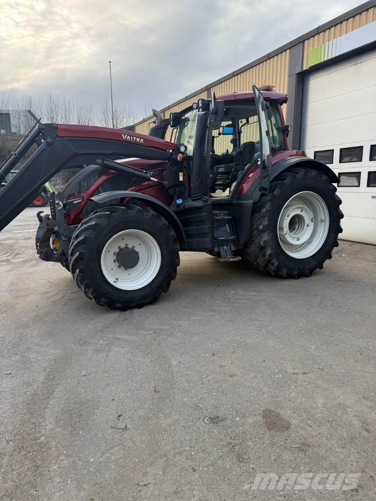 Valtra T234 Tractoare