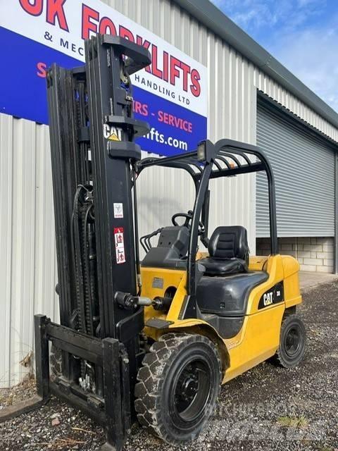 CAT DP 30 N Stivuitor diesel
