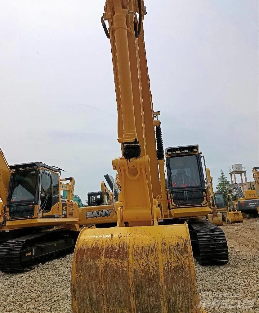 Komatsu PC 210 Excavatoare pe șenile
