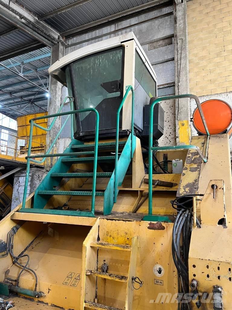 Backhus 15.50 Masina speciala pentru imprastiat gunoiul