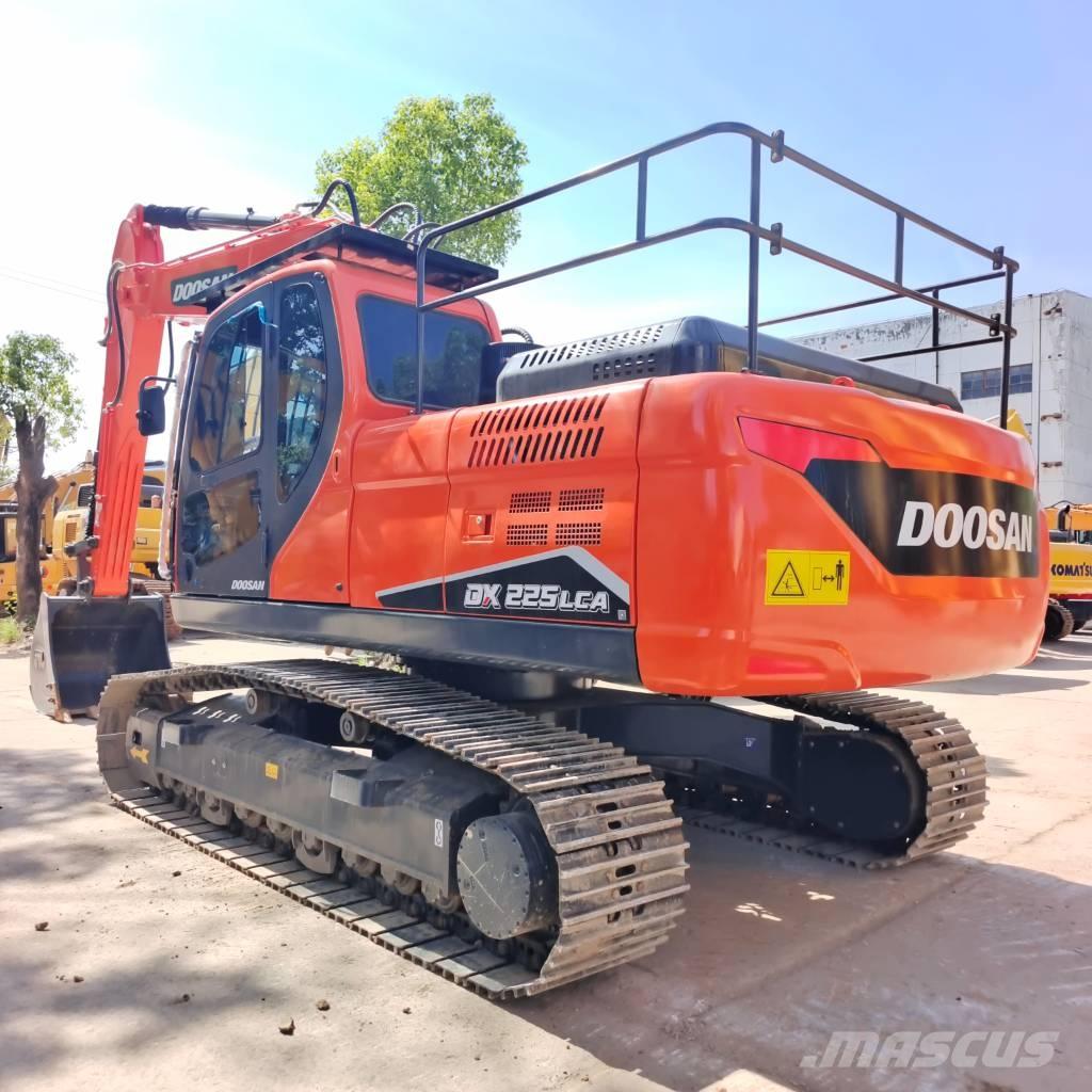 Doosan DX 225 LCA Excavatoare pe șenile
