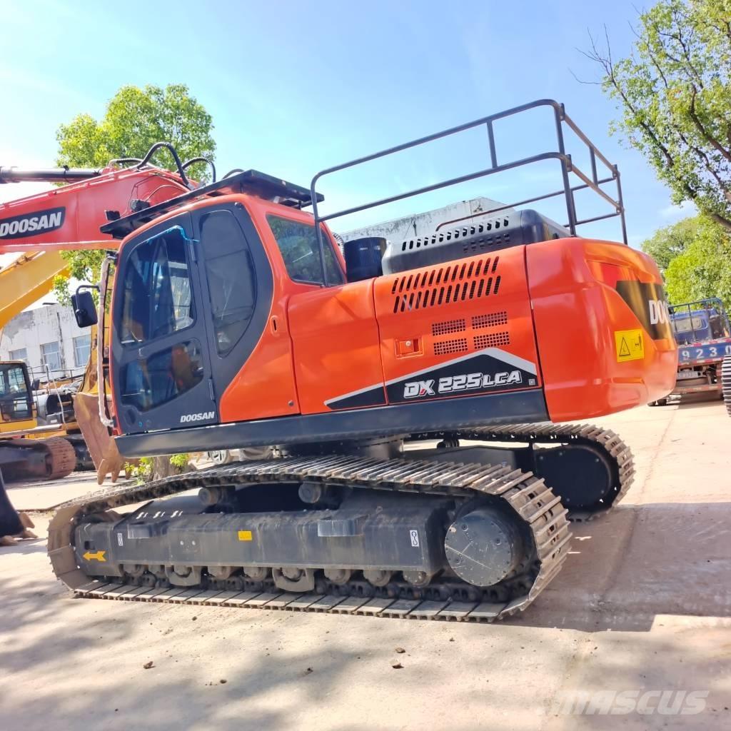 Doosan DX 225 LCA Excavatoare pe șenile
