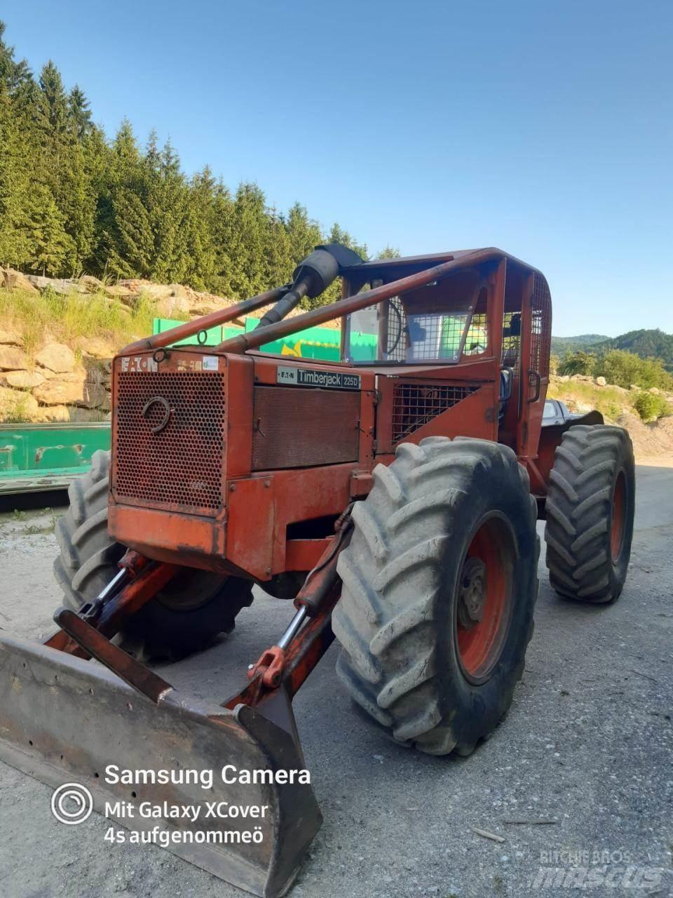 Timberjack 225 D Utilaje de manevrarea a bustenilor