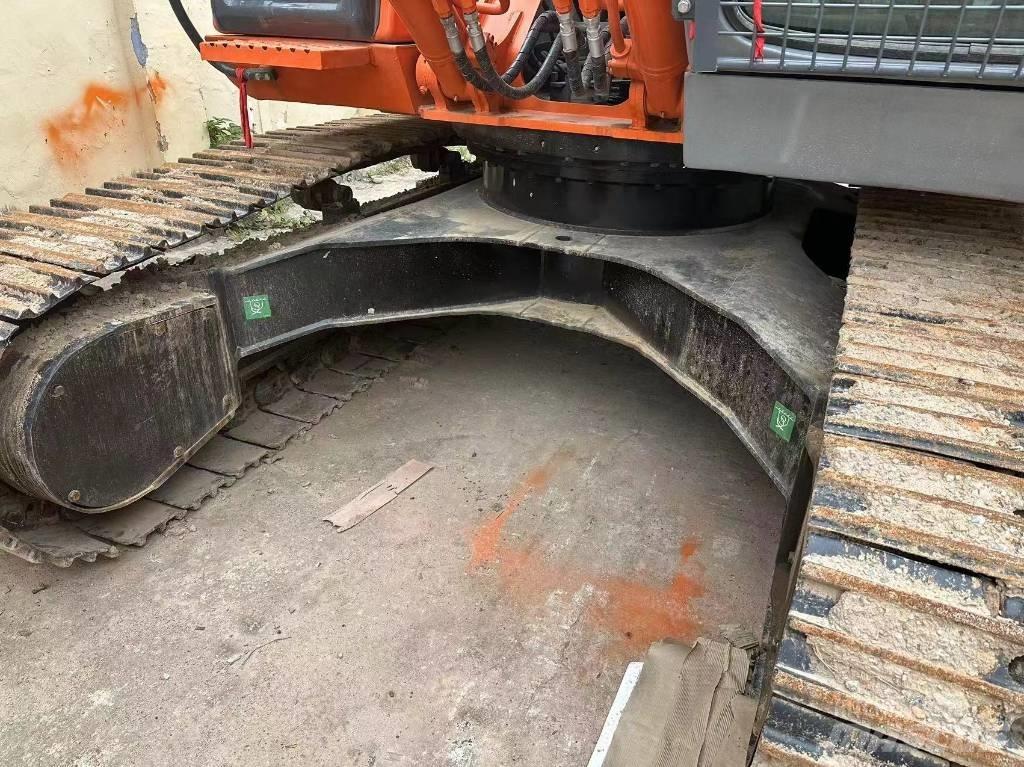 Hitachi ZX 210 Excavatoare pe șenile
