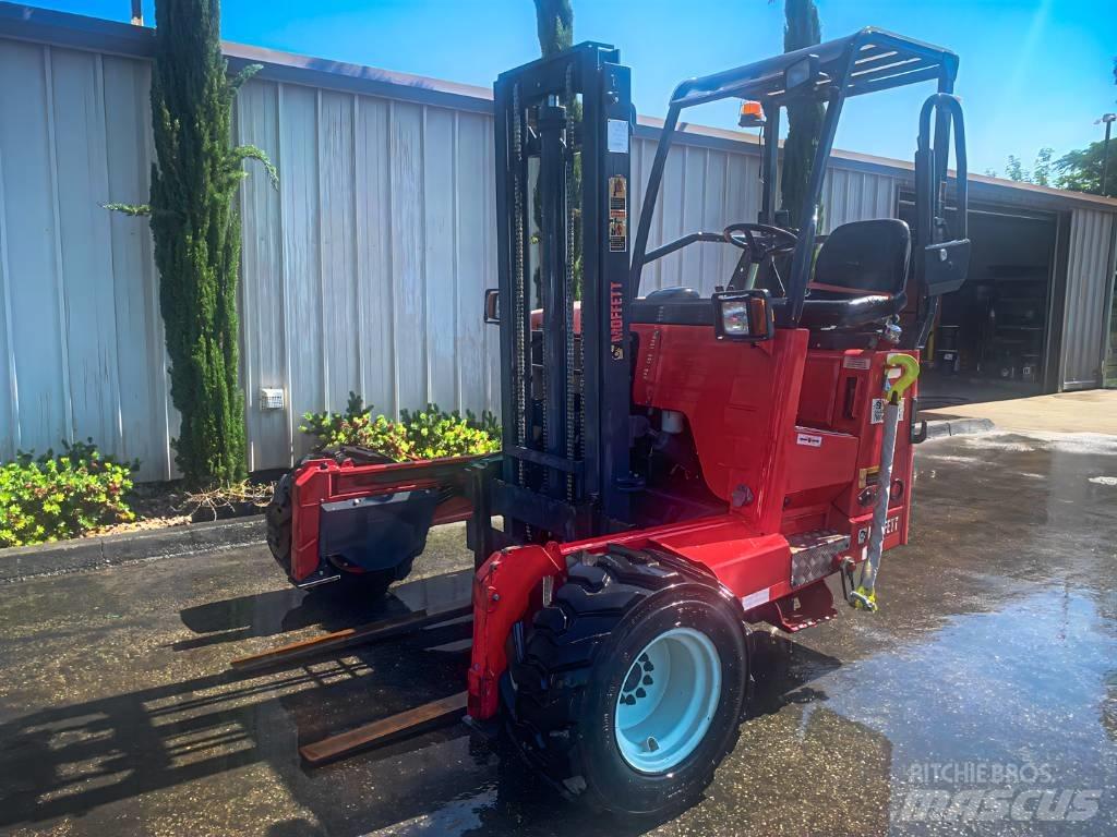 Moffett M55 Stivuitoare montate pe camioane