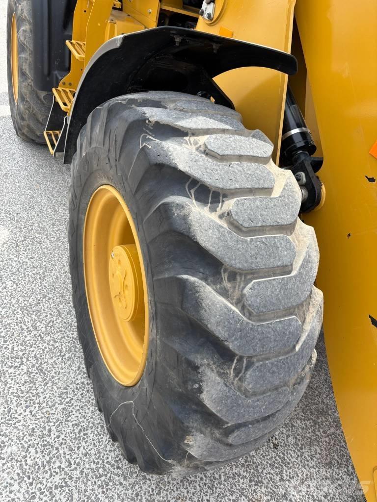 CAT 918 M Incarcator pe pneuri
