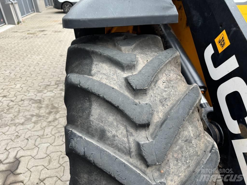 JCB 411 HT Incarcator pe pneuri