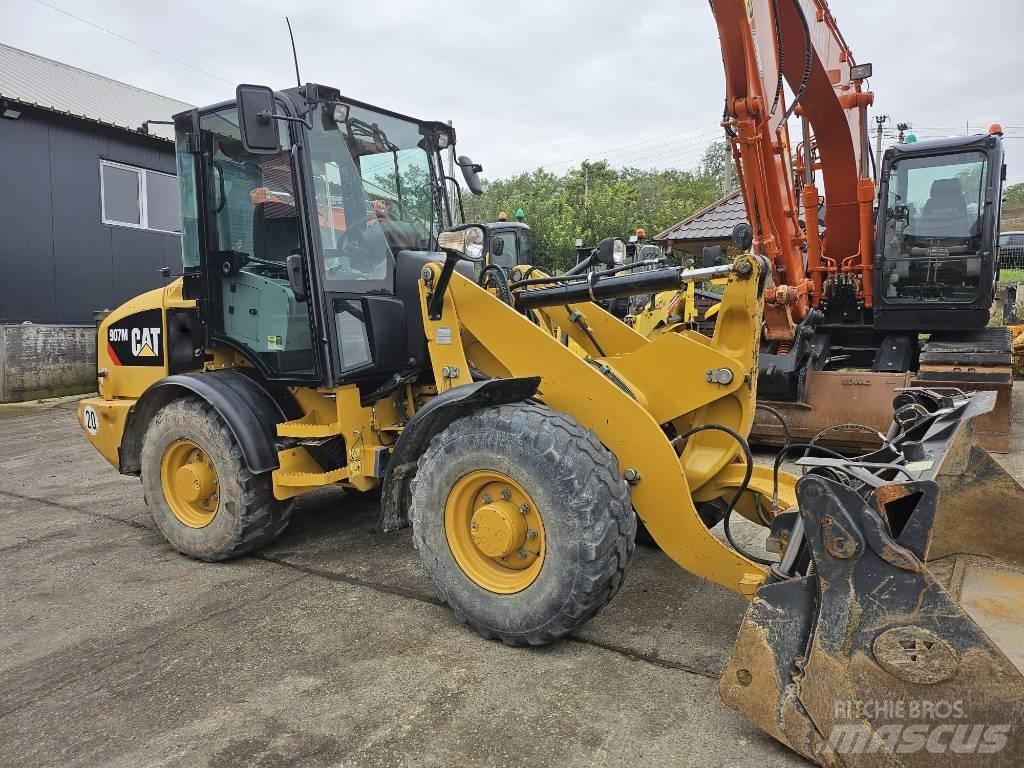 CAT 907M Incarcator pe pneuri