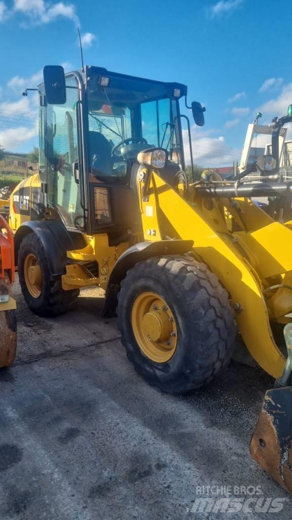 CAT 907M Incarcator pe pneuri