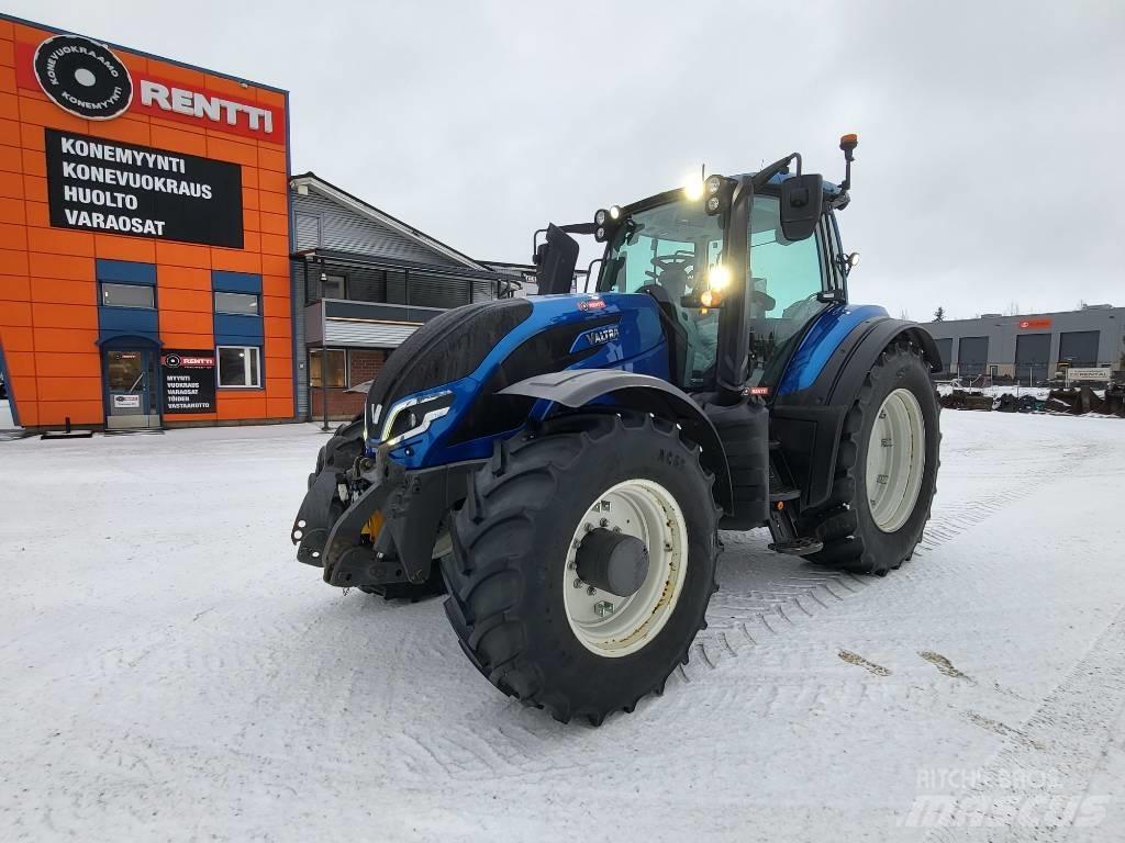 Valtra T 215 Tractoare