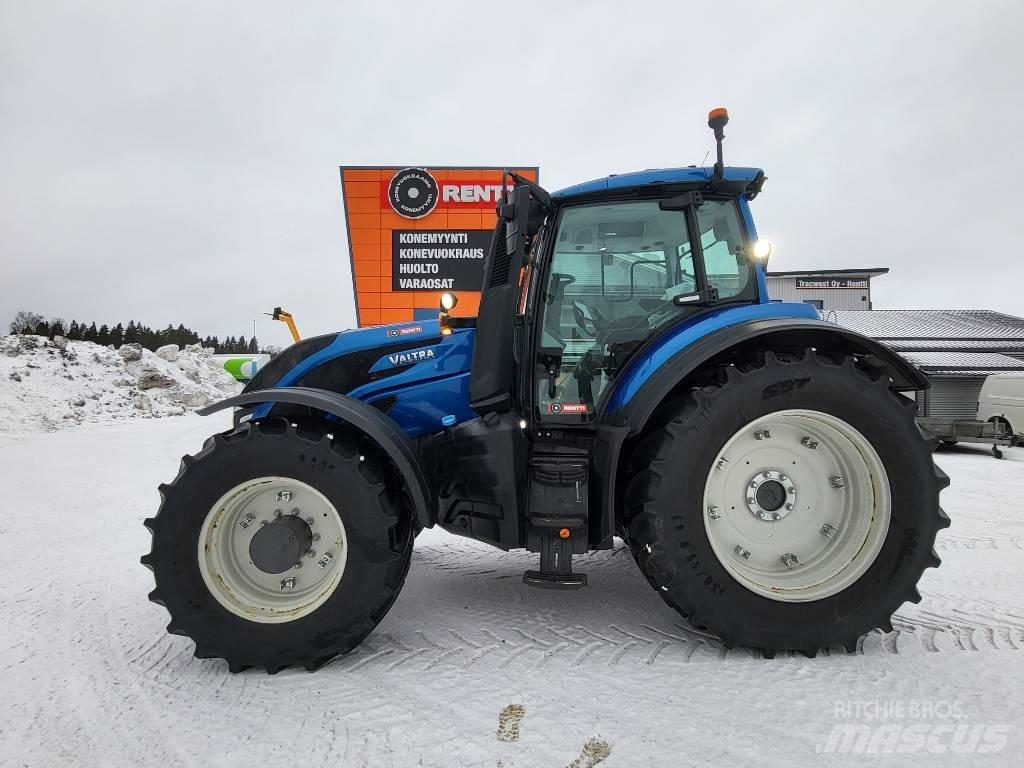 Valtra T 215 Tractoare
