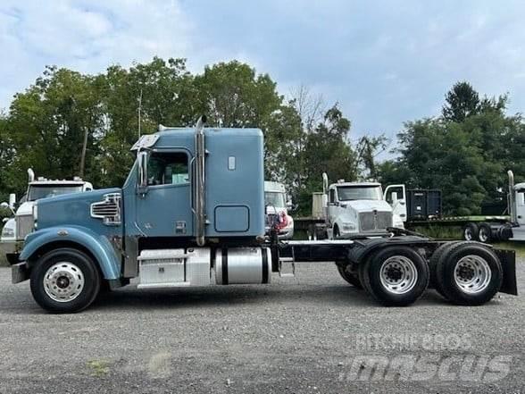 Freightliner 122SD Autotractoare