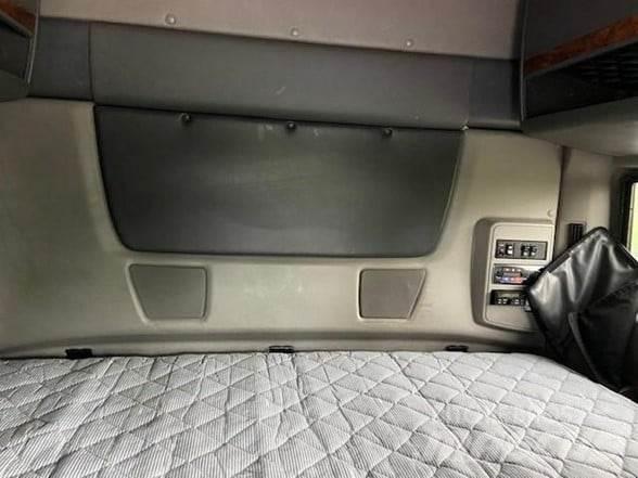International LT Autotractoare