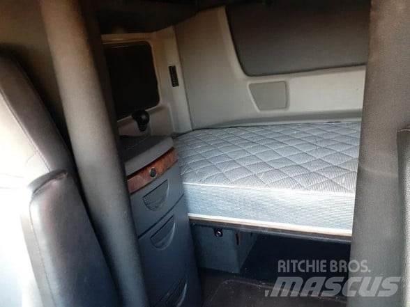 International LT Autotractoare