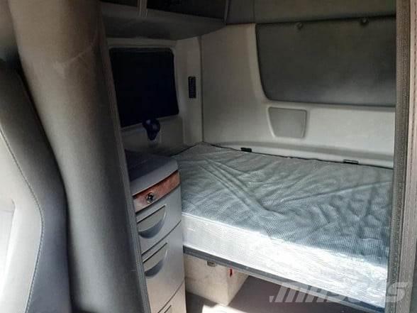 International LT Autotractoare