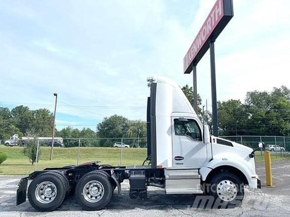 Kenworth T880 Autotractoare