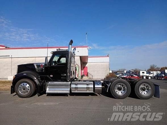 Kenworth W990 Autotractoare