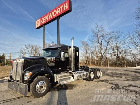 Kenworth W990 Autotractoare