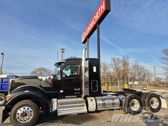 Kenworth W990 Autotractoare