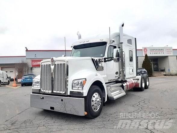 Kenworth W990 Autotractoare
