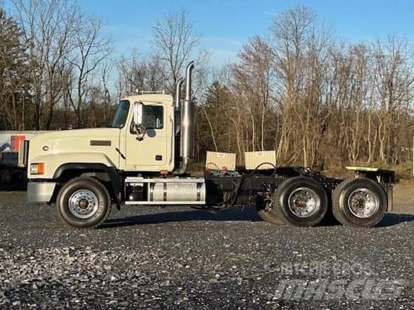 Mack CL733 Autotractoare