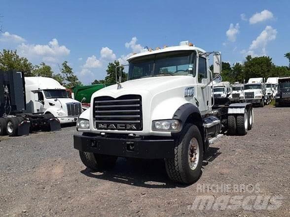 Mack GRANITE GU713 Autotractoare
