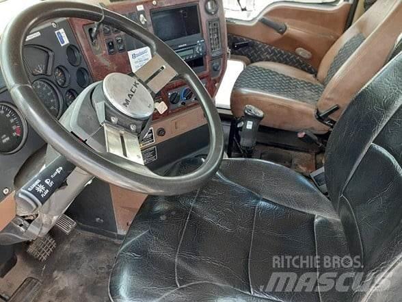 Mack GRANITE GU713 Autotractoare