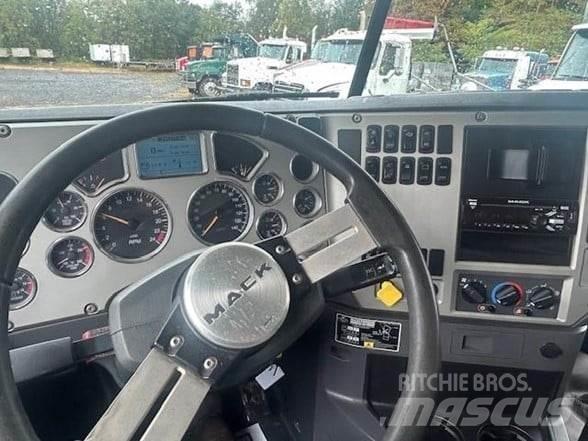 Mack GRANITE GU713 Autobasculanta
