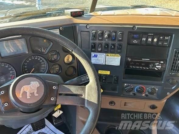 Mack GRANITE GU713 Autobasculanta