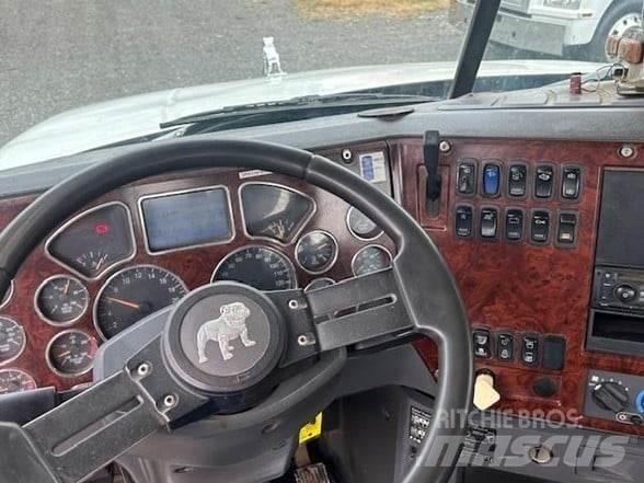 Mack GRANITE GU813 Camion de deseuri