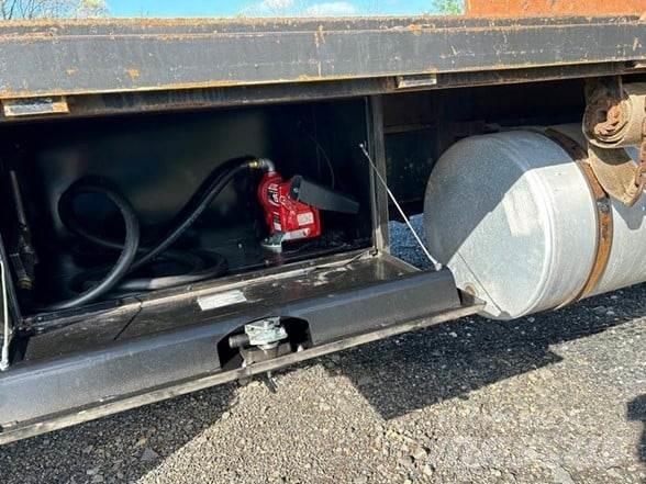 Peterbilt 330 Camioane platforma/prelata