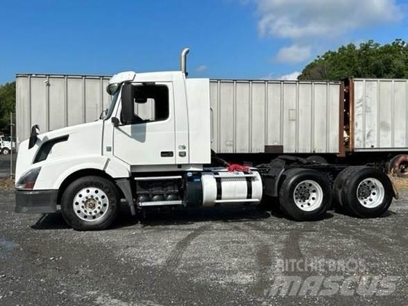 Volvo VNL64T300 Autotractoare