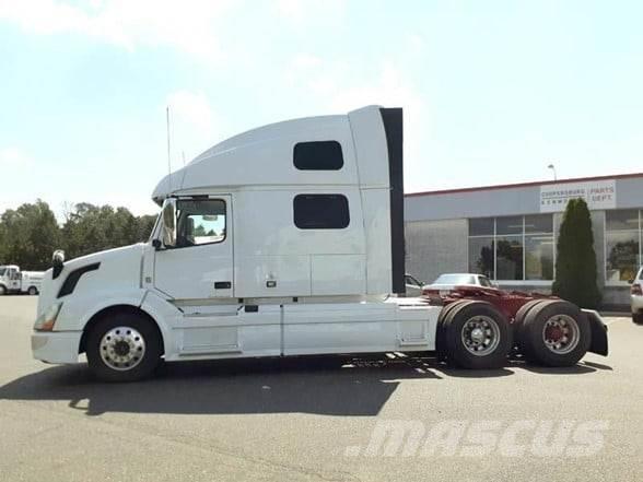 Volvo VNL64T780 Autotractoare