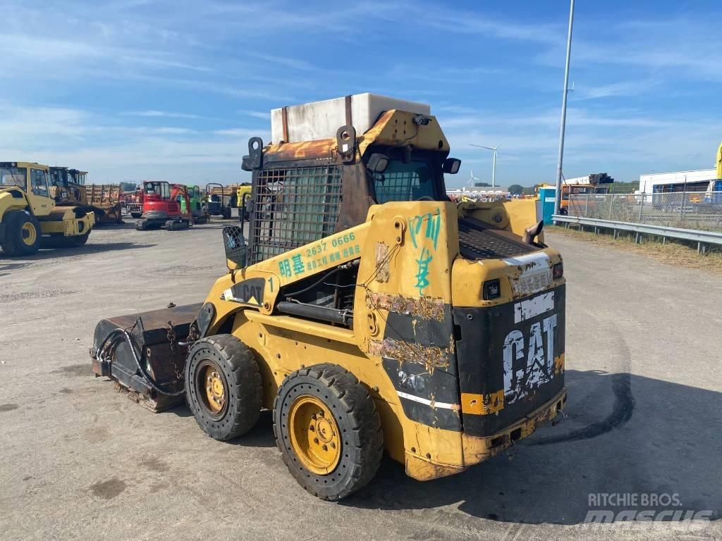 CAT 246 Mini incarcator