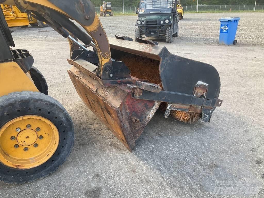 CAT 246 Mini incarcator
