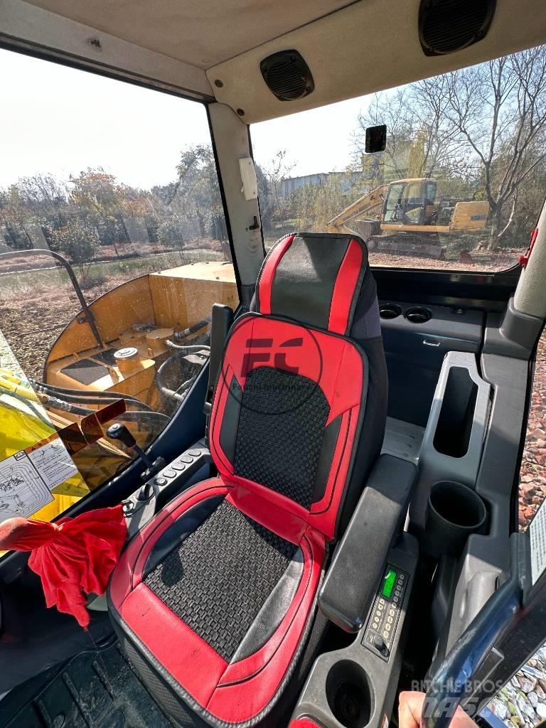 Komatsu PC 70-8 Excavatoare pe șenile

