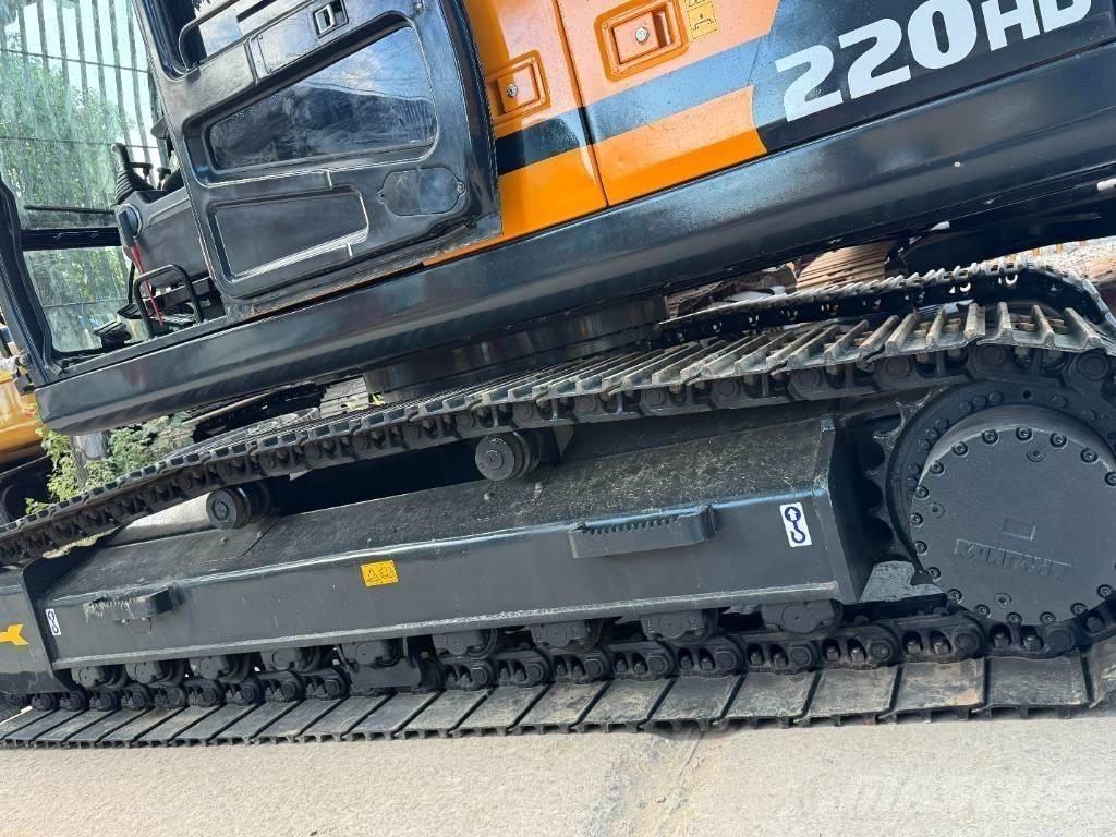 Hyundai 220HX Excavatoare pe șenile
