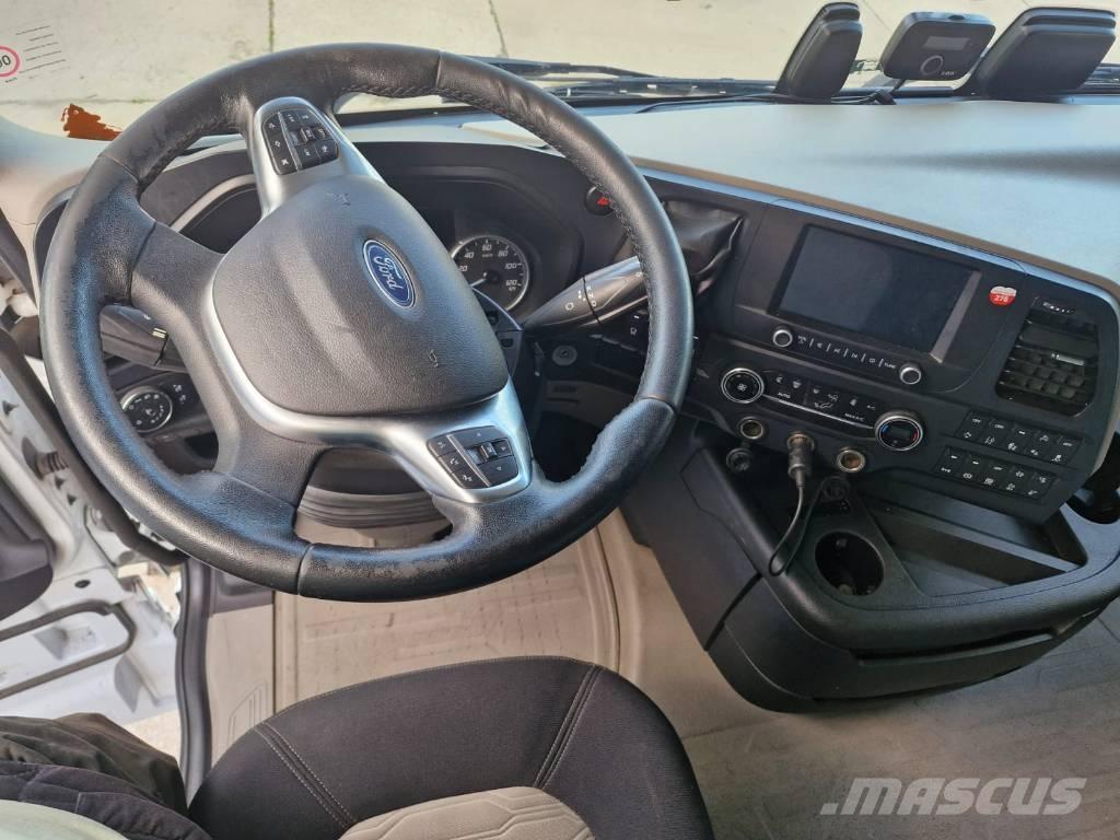 Ford F-Max Camion cu prelata