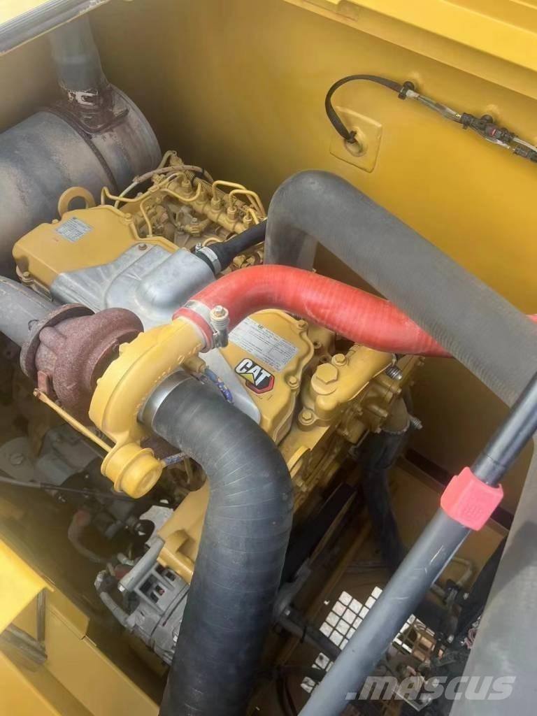 CAT 320 Excavatoare pe șenile
